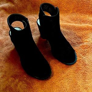 Black booties sneak toe Comfort Est 1946